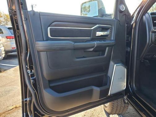 2025 RAM 3500 Laramie Crew Cab 4x4 6'4' Box