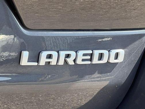 Baltic Gray Metallic Clearcoat 2025 Jeep Grand Cherokee Laredo