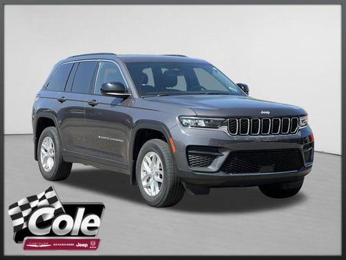 Baltic Gray Metallic Clearcoat 2025 Jeep Grand Cherokee Laredo