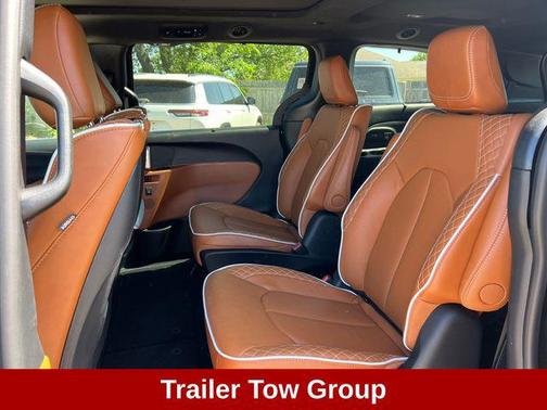 Diamond Black Crystal Pearlcoat 2025 Chrysler Pacifica L
