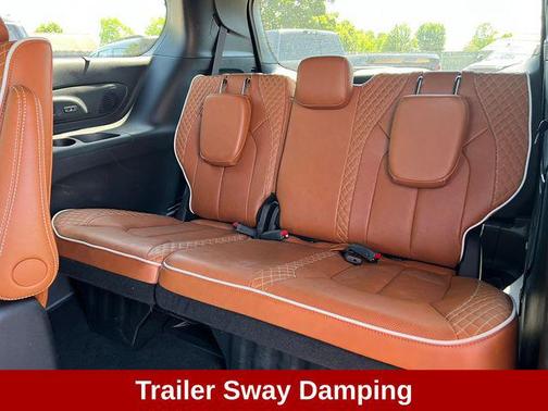 Diamond Black Crystal Pearlcoat 2025 Chrysler Pacifica L