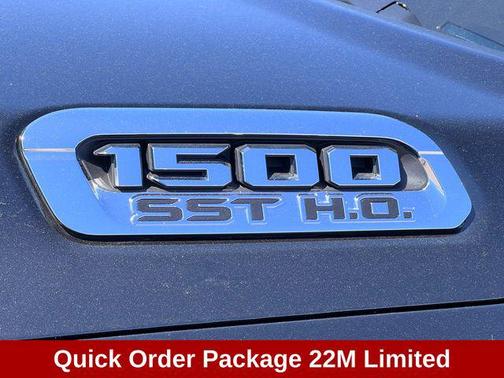Diamond Black Crystal Pearlcoat 2025 RAM 1500 Limited