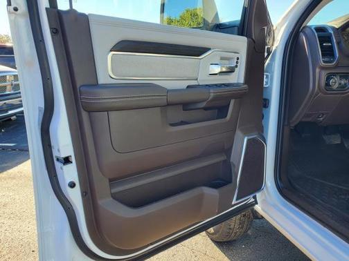 2025 RAM 3500 Laramie Crew Cab 4x4 8' Box