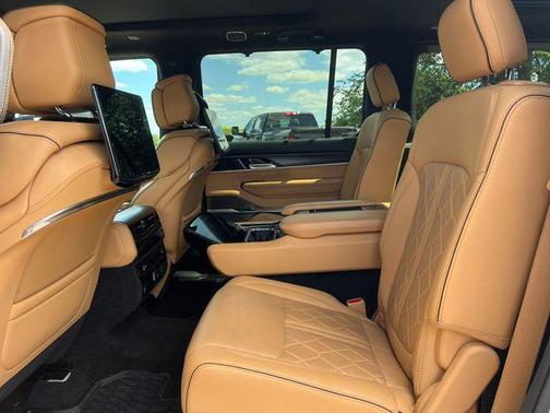 Bright White Clearcoat 2025 Jeep Grand Wagoneer Series III Obsidian 4x4