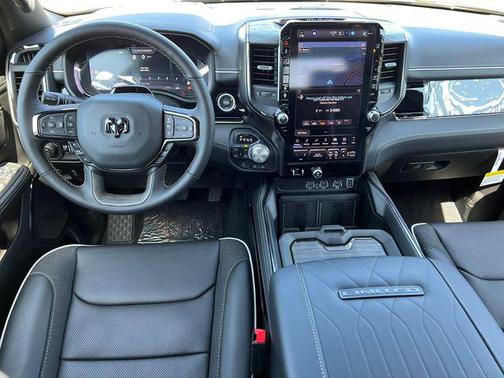 Diamond Black Crystal Pearlcoat 2026 RAM 1500 Limited