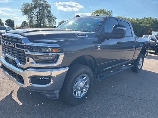 2025 RAM 2500 Tradesman Crew Cab 4x4 6'4' Box