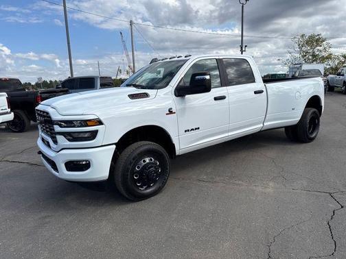 2025 RAM 3500 Lone Star Crew Cab 4x4 8' Box