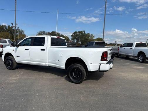 2025 RAM 3500 Lone Star Crew Cab 4x4 8' Box