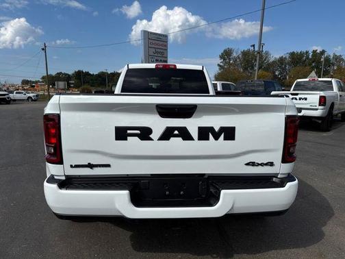 2025 RAM 3500 Lone Star Crew Cab 4x4 8' Box
