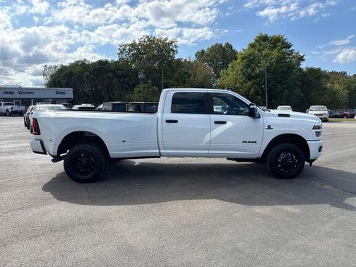 2025 RAM 3500 Lone Star Crew Cab 4x4 8' Box