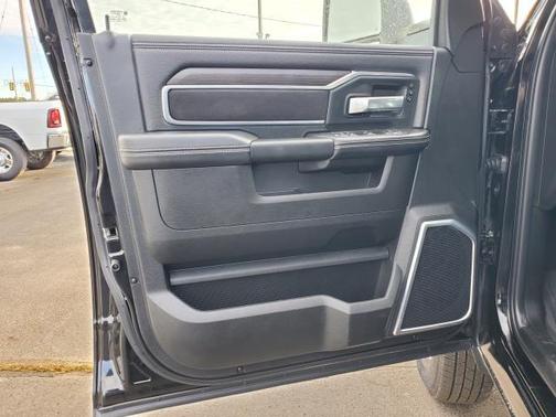 2025 RAM 3500 Laramie Crew Cab 4x4 8' Box