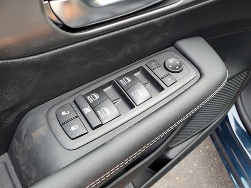 2025 Chrysler Pacifica L