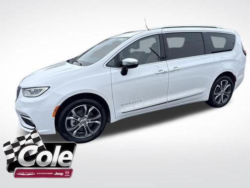 2025 Chrysler Pacifica L