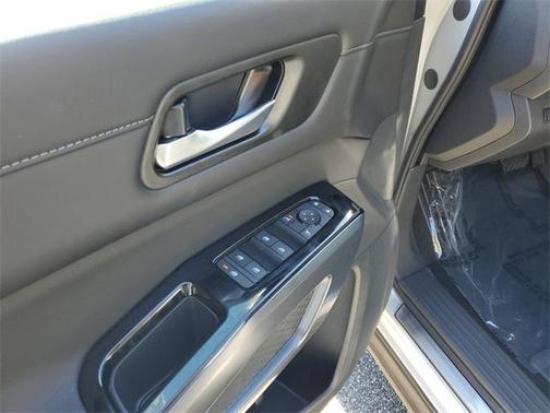 2025 Nissan Pathfinder SL FWD