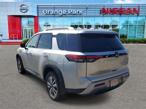 2025 Nissan Pathfinder SL FWD