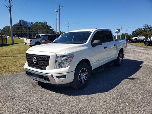 2024 Nissan Titan SV