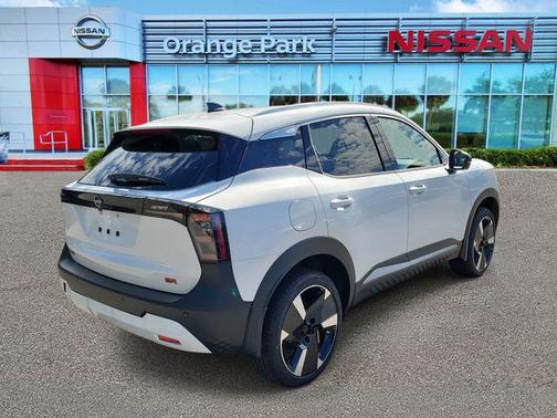 Aspen White Tricoat 2026 Nissan Kicks SR