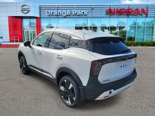 Aspen White Tricoat 2026 Nissan Kicks SR