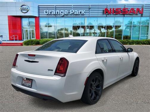 2020 Chrysler 300 Touring