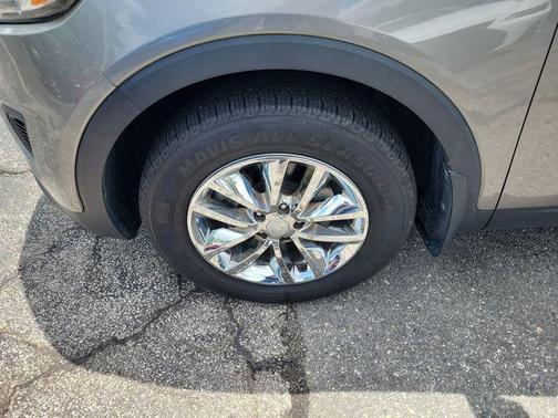 Titanium Silver 2017 Kia Sorento L