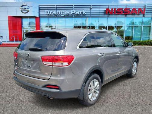 Titanium Silver 2017 Kia Sorento L