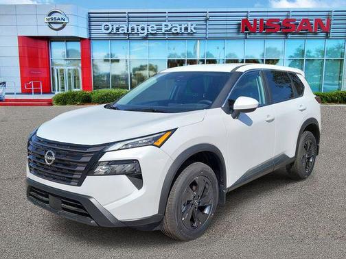 Everest White Pearl Tricoat 2026 Nissan Rogue SV