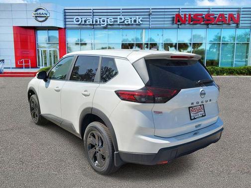 Everest White Pearl Tricoat 2026 Nissan Rogue SV