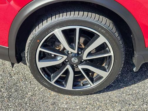 Palatial Ruby 2017 Nissan Rogue Sport SL