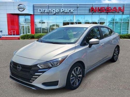 Brilliant Silver Metallic 2024 Nissan Versa 1.6 SV