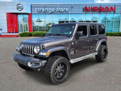 Granite Crystal Metallic Clearcoat 2018 Jeep Wrangler Unlimited Sahara