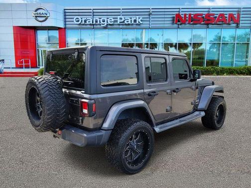 Granite Crystal Metallic Clearcoat 2018 Jeep Wrangler Unlimited Sahara
