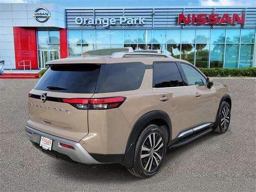 2023 Nissan Pathfinder Platinum FWD