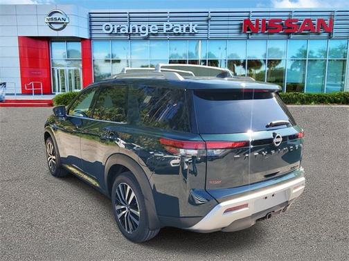 2025 Nissan Pathfinder Platinum FWD