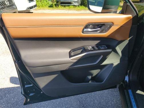 2025 Nissan Pathfinder Platinum FWD