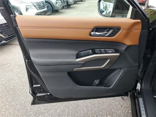 2025 Nissan Pathfinder Platinum FWD