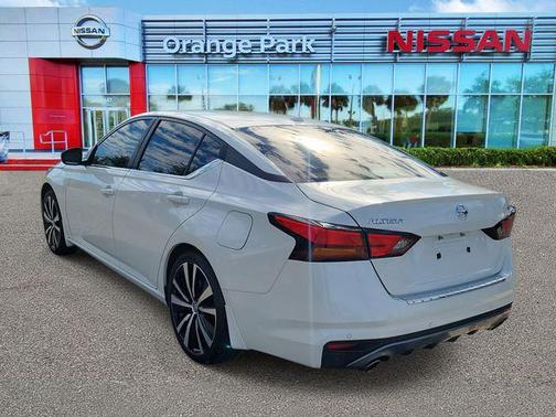 2022 Nissan Altima SR FWD