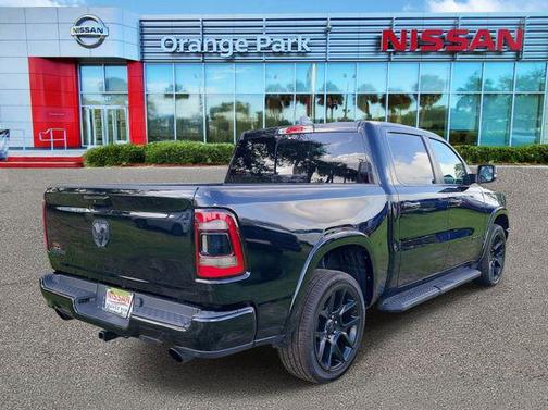 Diamond Black Crystal Pearlcoat 2022 RAM 1500 Laramie