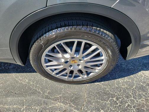 2016 Porsche Cayenne Cayenne