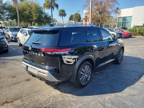 2024 Nissan Pathfinder SL FWD