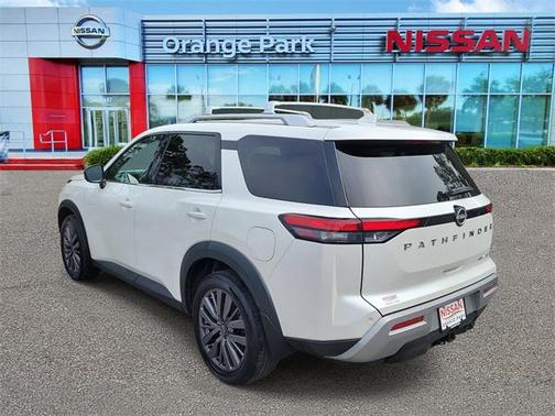 2023 Nissan Pathfinder SL 4WD