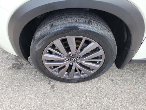 2023 Nissan Pathfinder SL 4WD