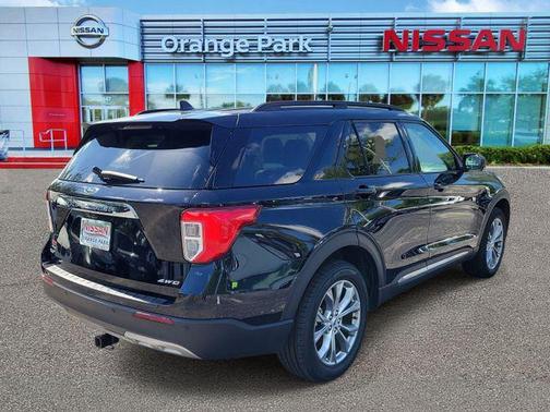 AGATE BLACK METALLIC 2022 Ford Explorer XLT