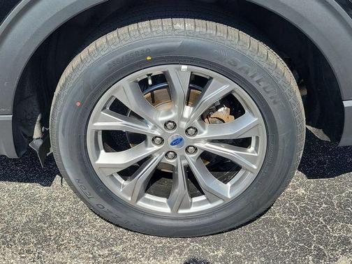 AGATE BLACK METALLIC 2022 Ford Explorer XLT
