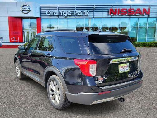 AGATE BLACK METALLIC 2022 Ford Explorer XLT