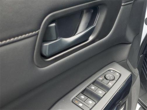 2025 Nissan Pathfinder SV FWD
