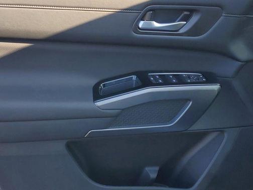 2025 Nissan Pathfinder SL FWD