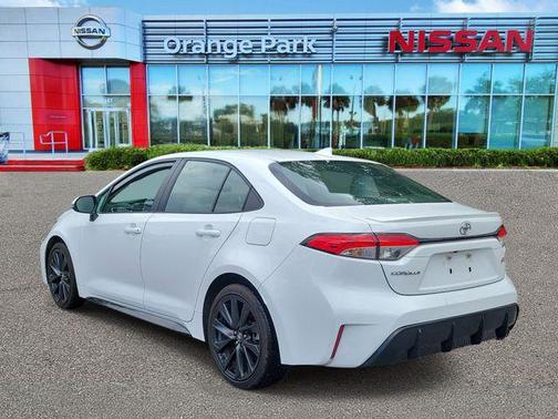 Ice Cap 2024 Toyota Corolla SE