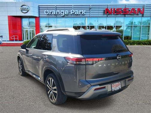 2023 Nissan Pathfinder Platinum FWD