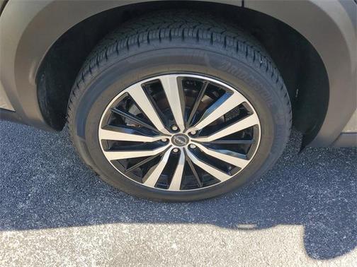 2023 Nissan Pathfinder Platinum FWD