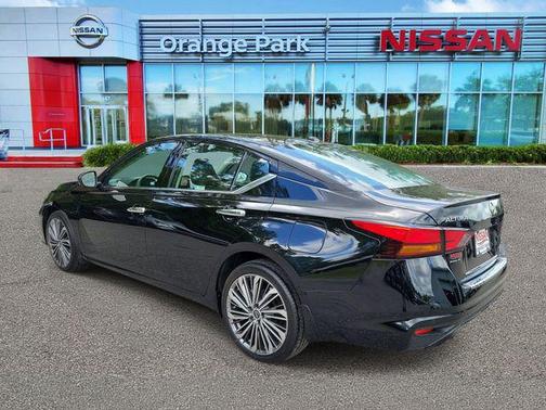 Super Black 2023 Nissan Altima 2.5 SL